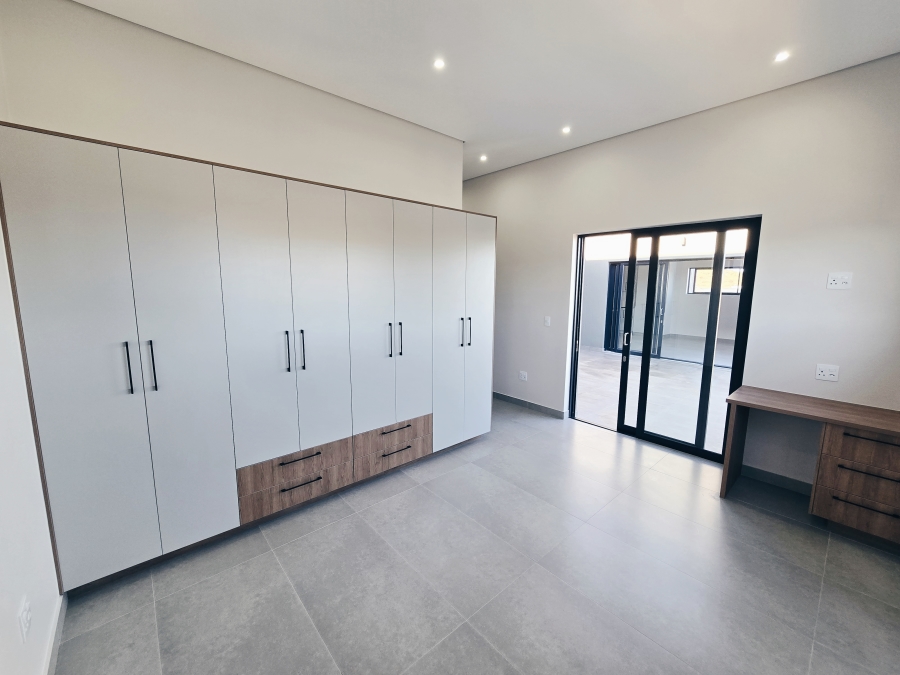 5 Bedroom Property for Sale in Outeniquasbosch Western Cape
